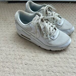 White Nike Air Max 90
